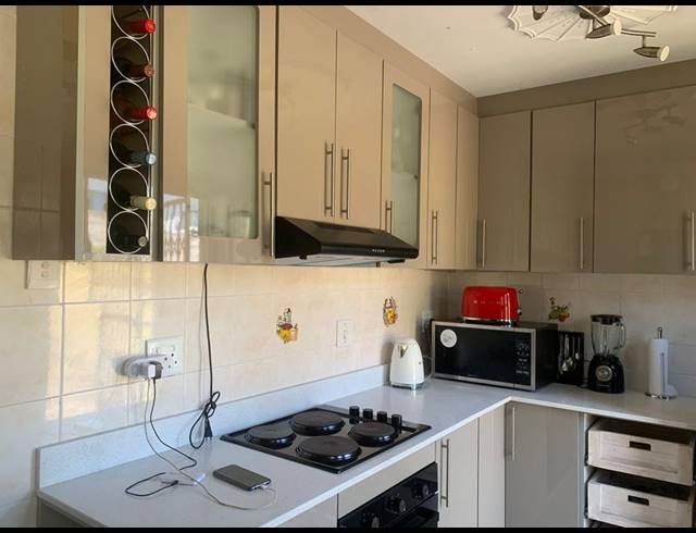 3 BEDROOM PROPERTY TO RENT IN SEA VIEW